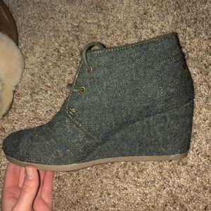 Toms wedges